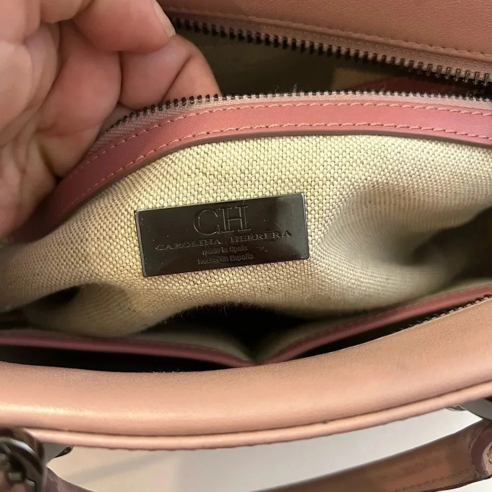 ! Carolina Herrera leather light pink Handbag - Picture 5 of 14